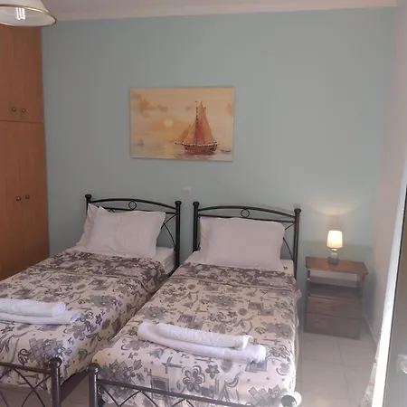 Reggina's Place شقة Vlachata